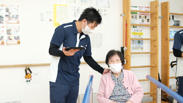 スタッフが親身に寄り添う様子